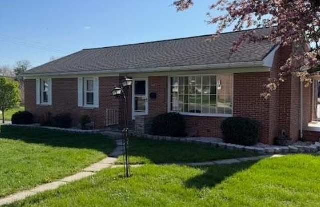 705 FAIRVIEW AVENUE W photos photos