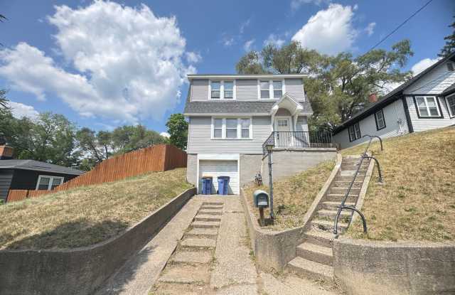 Adorable 3 bedroom home with central air and laundry! photos photos