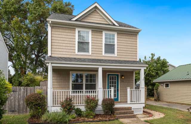 2-story rental in the Lakewood neighborhood of Virginia Beach featuring 3 bedrooms & 2.5 bathrooms! Gallery 1