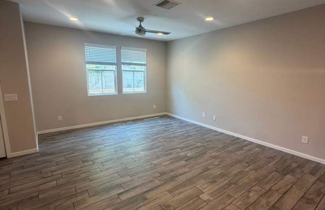Beautiful newer townhome in the heart of Tempe Gallery 3