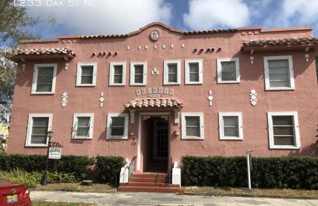 1233 Oak St NE - 1233 Oak Street Northeast, St. Petersburg, FL 33701