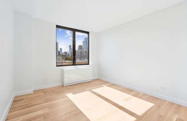 24 E 7th St # 7777 Gallery 4