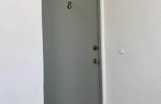 465 S Hudson Avenue Gallery 2