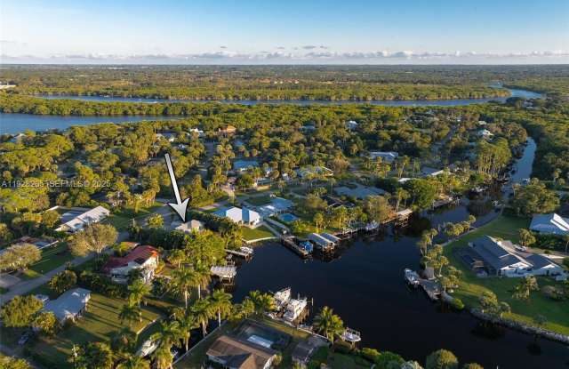 3842 SW Saint Lucie Ln photos photos