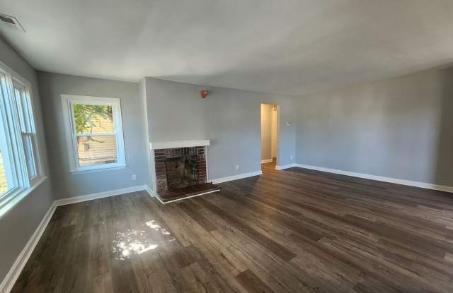 One-of-a-Kind 3 Bedroom Home with Renovated Kitchen & Spacious Yard Gallery 3