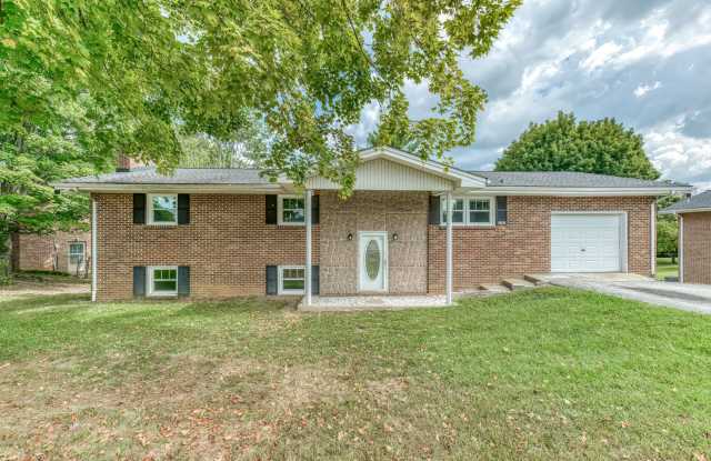 4 bedroom / 2.5 bath home Johnson City TN Gallery 1