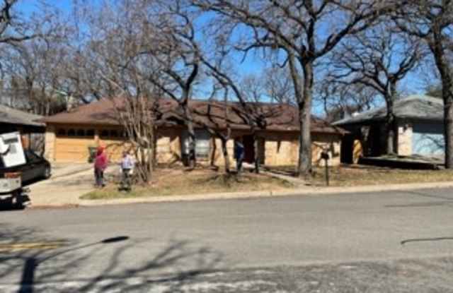 2209 Oakwood Lane - 2209 Oakwood Lane, Arlington, TX 76012