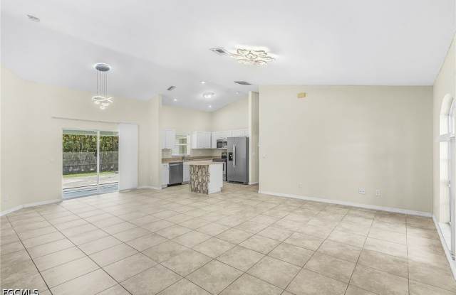 5215 SW 16th Place Gallery 2