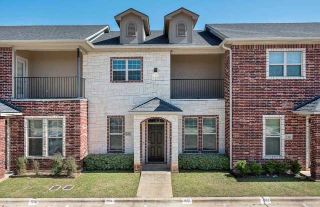 AUGUST PRE-LEASE Spacious 3 Bed, 3.5 Bath Condo with Fenced Backyard photos photos