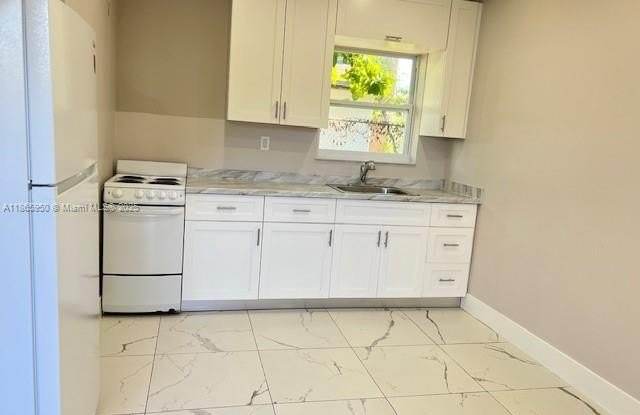 922 NW 2nd St photos photos