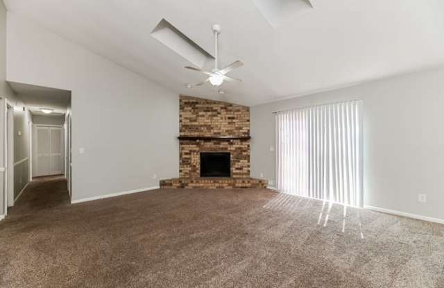405 Crestwood Drive Gallery 3
