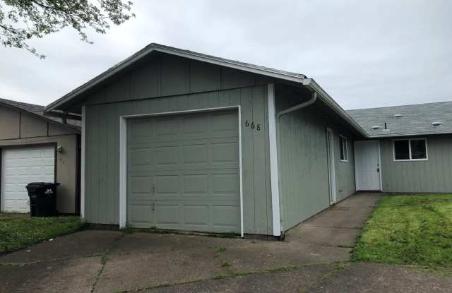 Updated 3 bedroom 1.5 bath duplex! photos photos