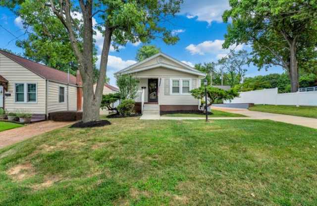 631 Clover Ln - 631 Clover Lane, Crestwood, MO 63126