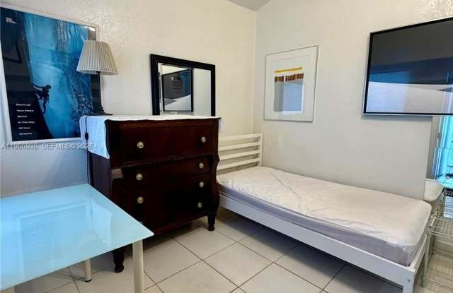 1750 SW 16th St photos photos