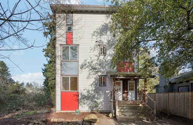 Your Perfect Rowhouse Awaits You! - 13807 Southeast Linden Lane, Oak Grove, OR 97222