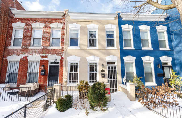 Updated Row Home with 2 Beds, 2.5 Baths Steps to Metro photos photos