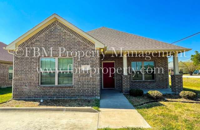 201 E. Paris Street - 201 East Paris Street, Palmer, TX 75152