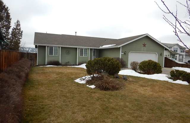 Home on Large Lot Overlooking Barnes Butte Trails - Yard Maintenance Provided! - 2598 Northeast Yellowpine Road, Prineville, OR 97754