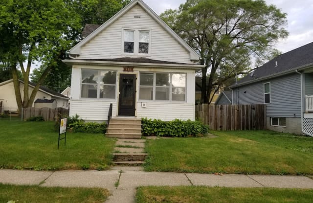 810 9th Street SW - 810 9th Street Southwest, Cedar Rapids, IA 52404