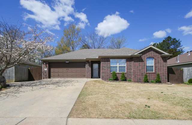 Gorgeous 3 Bed 2 Bath In Quiet Neighborhood - 1208 North 31st Street, Rogers, AR 72756