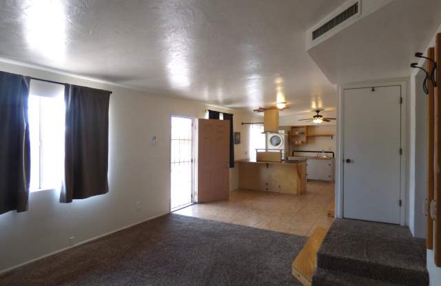 1029 E Irwin Place Gallery 4