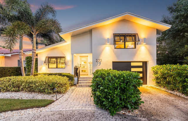 235 SNELL ISLE BOULEVARD NE - 235 Snell Isle Boulevard Northeast, St. Petersburg, FL 33704