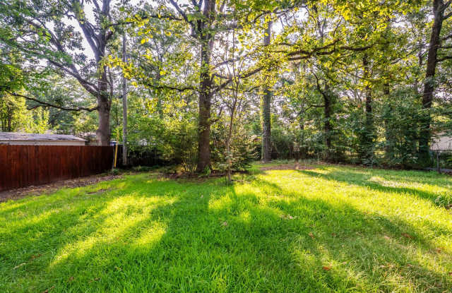 Updated 3BR/2BA Brick Home in Sherwood — New Paint & Flooring Gallery 4
