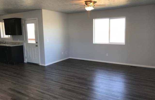 2 Bed/1 Bath Upstairs Apartment in Brandon, SD!! photos photos