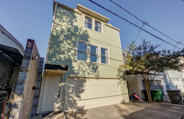 Adorable Two Story Loft Style Apartment - 1236 Cortlandt Street, Houston, TX 77008
