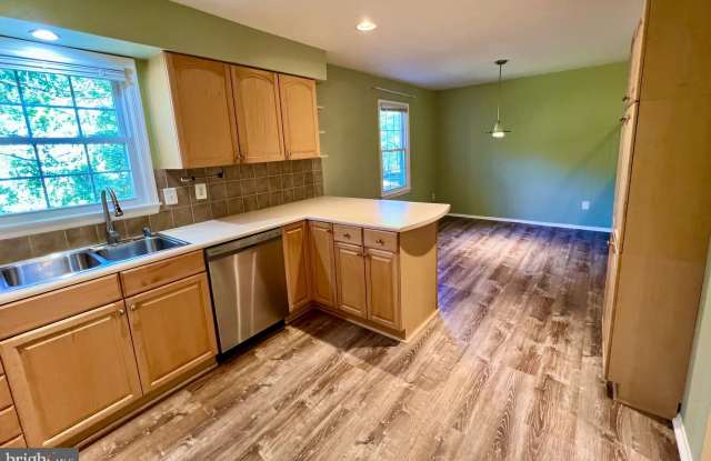 9904 KINGSBRIDGE DRIVE Gallery 2