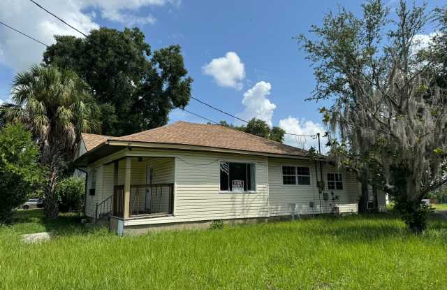 3BR/2BA Zephyrhills Home with 2 Sheds, Large Covered Front Porch photos photos