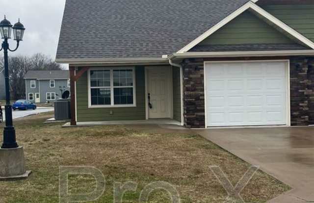 402 Carson Way - 402 Carson Way, Webb City, MO 64870