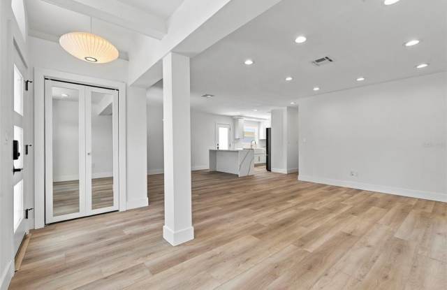 804 BRUCE Avenue Gallery 4