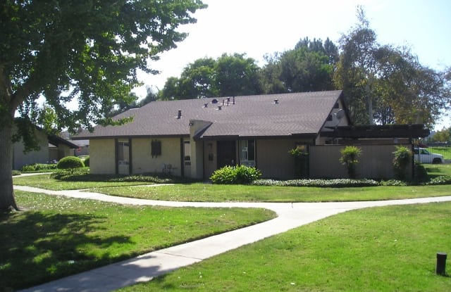 422 Parkside Dr. - 422 Parkside Drive, Oceanside, CA 92058
