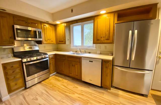 4 Bedroom Home in Burlington VT Available 2/1/26! - 67 Case Parkway, Burlington, VT 05401