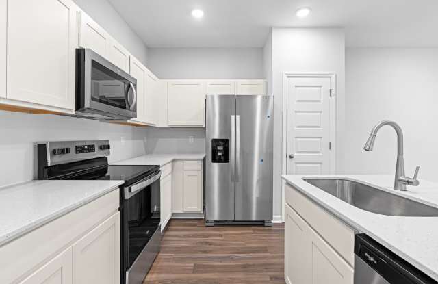 3 Bedroom Triplex in Smithfield! Gallery 3