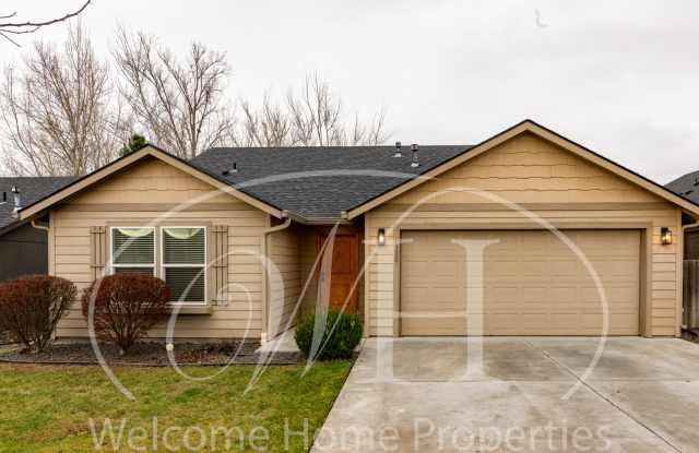 Single Story 3 Bedroom Home with Gas Fireplace and Covered Patio - 1330 Southwest Greeley Street, College Place, WA 99324