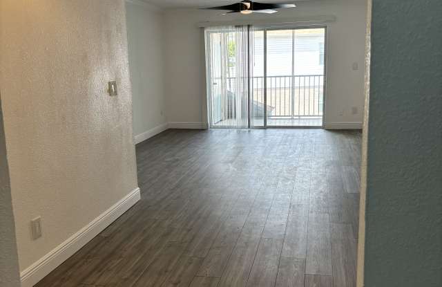 7210 North Manhattan Avenue photos photos