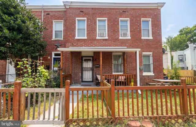 811 W VIRGINIA Avenue NE Gallery 1