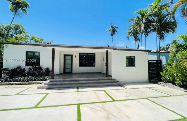 2250 SW 23rd St photos photos