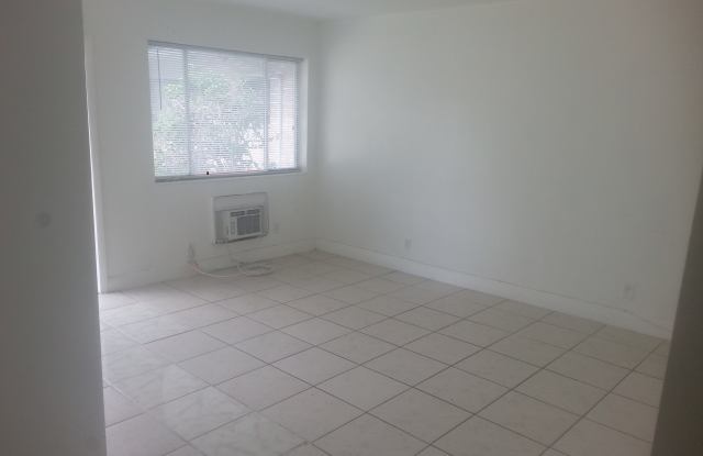 2817 Van Buren St Apt 4 photos photos