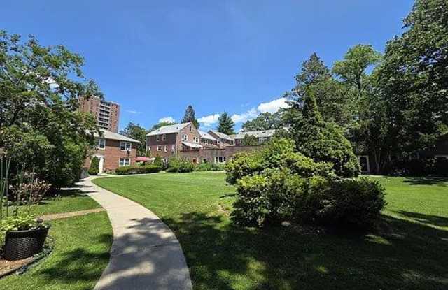 4601 Henry Hudson Parkway Gallery 3