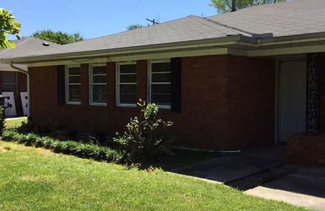 GORGEOUS 4/3 BROADMOOR HOME-UPDATED-MUST SEE! photos photos