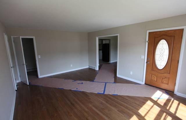 3 Bed/1.5 Bath Home Available for August! photos photos