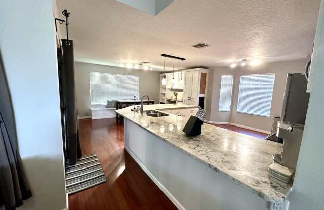 1000 Lake Breeze Drive Gallery 3