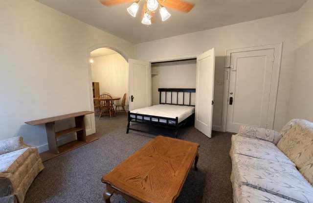 Cute and FURNISHED 1 bedroom, 1 bath duplex AVAILABLE NOW! WATER AND LANDSCAPE INCLUDED! Gallery 3