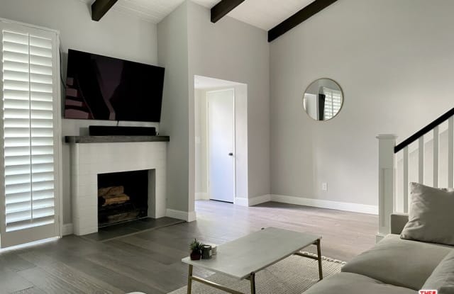 11824 Moorpark St - 11824 Moorpark Street, Los Angeles, CA 91604