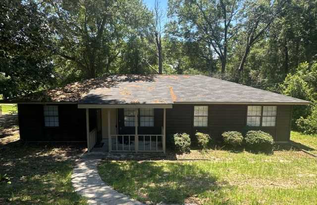 Daleville! Cul-de-sac!! New Carpet/Paint NEW APPLIANCES! photos photos