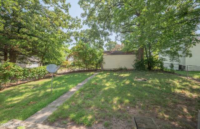 3217 S Pearl Avenue Gallery 4