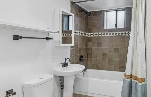 Spacious 5-Bedroom Home with Two Kitchens, Private Yard & Easy Commuting Gallery 3